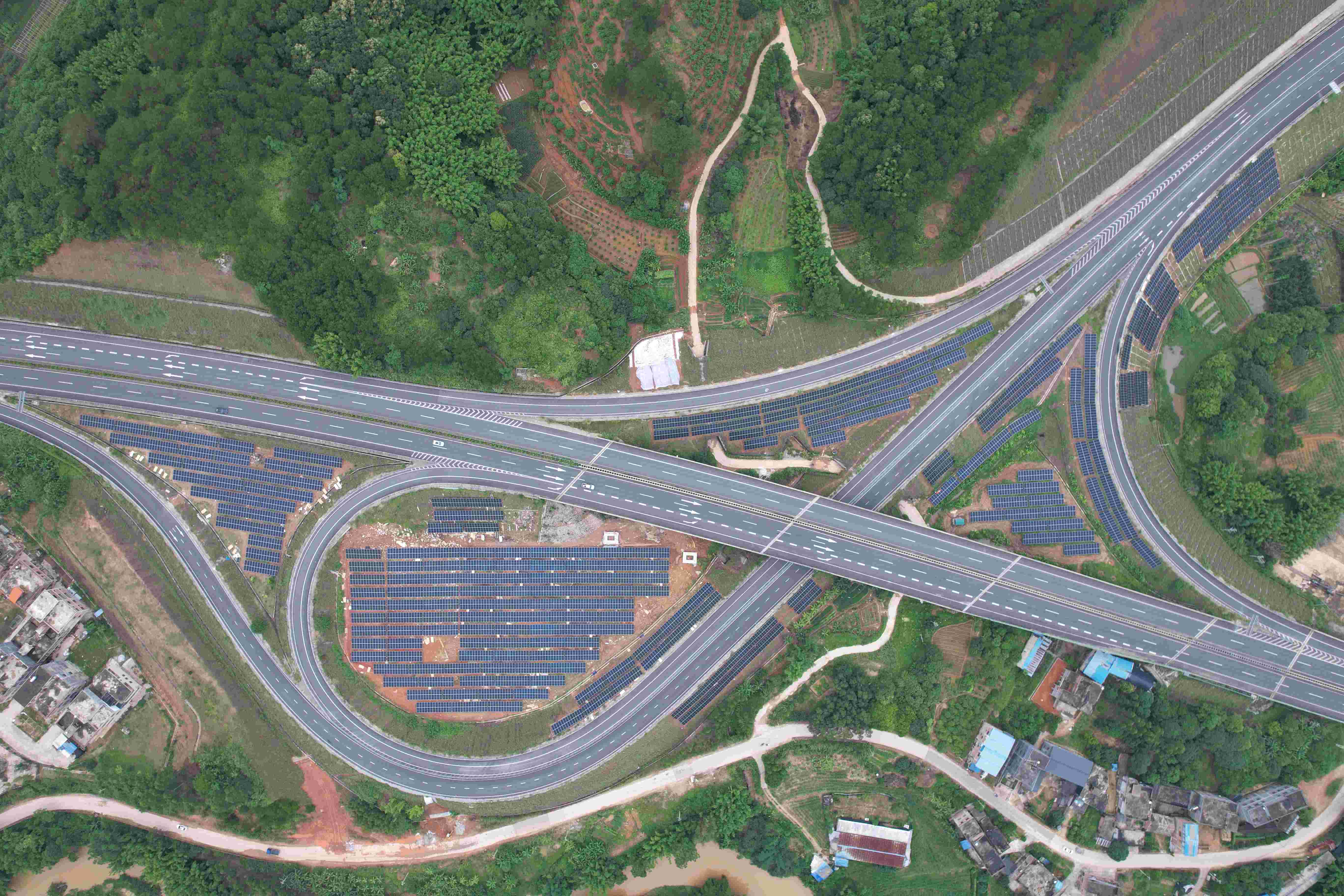 大塘至浦北段高速公路交能融合示范項目I標(biāo)段EPC總承包工程(1)